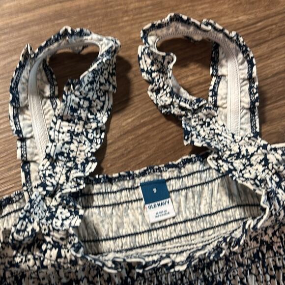 NWOT Old Navy Women’s Smocked Crop Fitted Small Blue White Spring Summer top - Picture 6 of 6